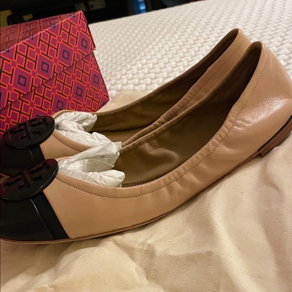 Tory Burch Tan Black minnie cap toe ballet leather 10 - Picture 6 of 12